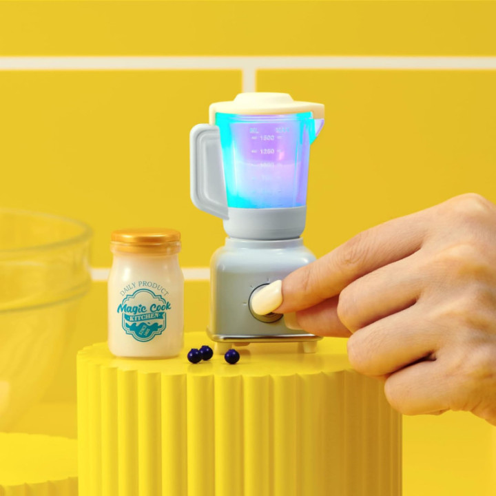 ZURU Mini Brands Magic Cook Kitchen Serie 1, máquina de helados en miniatura