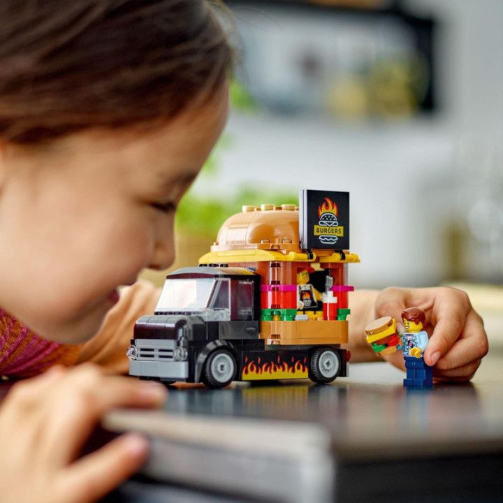 LEGO City 60404 Camión Hamburguesería con 2 minifiguras