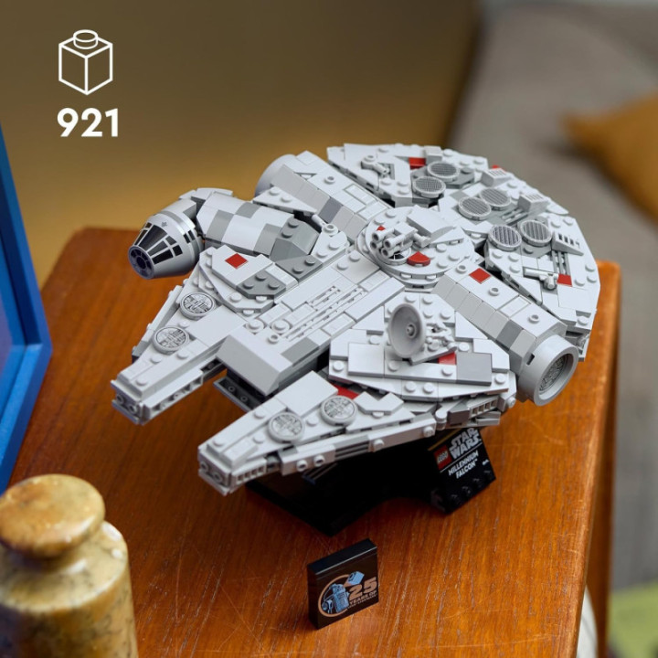 LEGO Star Wars 75375 Halcón Milenario, maqueta de exposición de 921 piezas