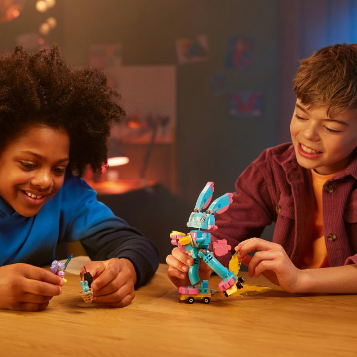 LEGO DREAMZzz 71453 Izzie y el conejo Bunchu, figura construible 2 en 1
