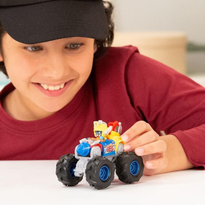 T-Racers Turbo Digger, Power Truck con coche y piloto Super Miner exclusivos