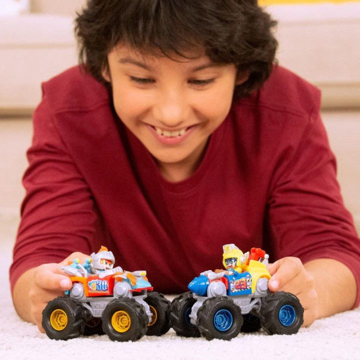 T-Racers Turbo Digger, Power Truck con coche y piloto Super Miner exclusivos