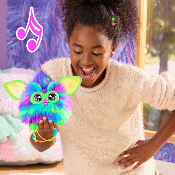 Furby Galaxy, peluche interactivo que brilla en la oscuridad - Versión Española
