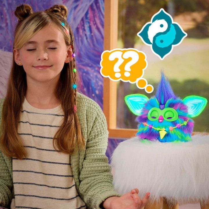 Furby Galaxy, peluche interactivo que brilla en la oscuridad - Versión Española